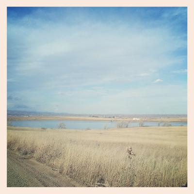 Dieser See liegt am Eingang vom Park. Im Hintergrund kann man in natura wunderbar Denver sehen, was aber auf dem Foto sehr schwer zu erkennen ist // This lake  is located at the beginning of the park. You could also see Denver in the background but it's hard to see it in the picture